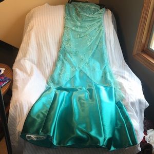 Strapless Jump Floor-length Prom Dress